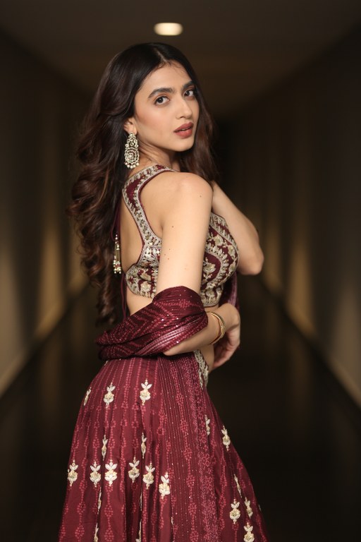 Kashika Kapoor Stunning Looks