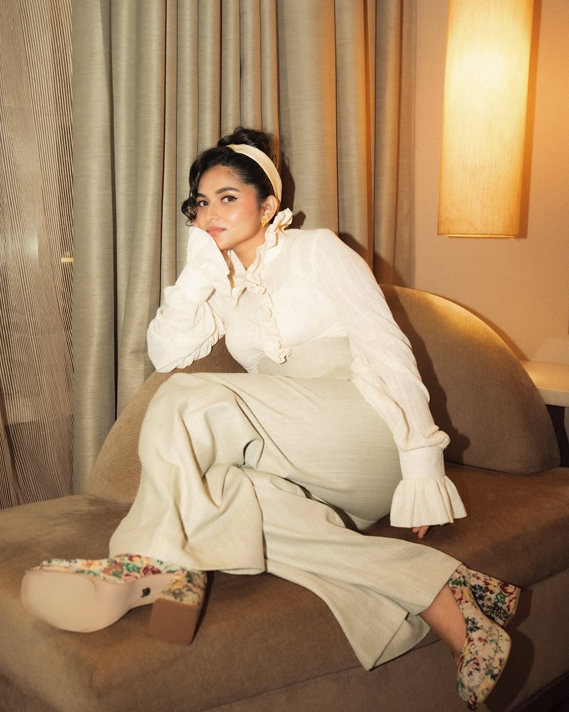 Kayadu Lohar Cute Retro Photos