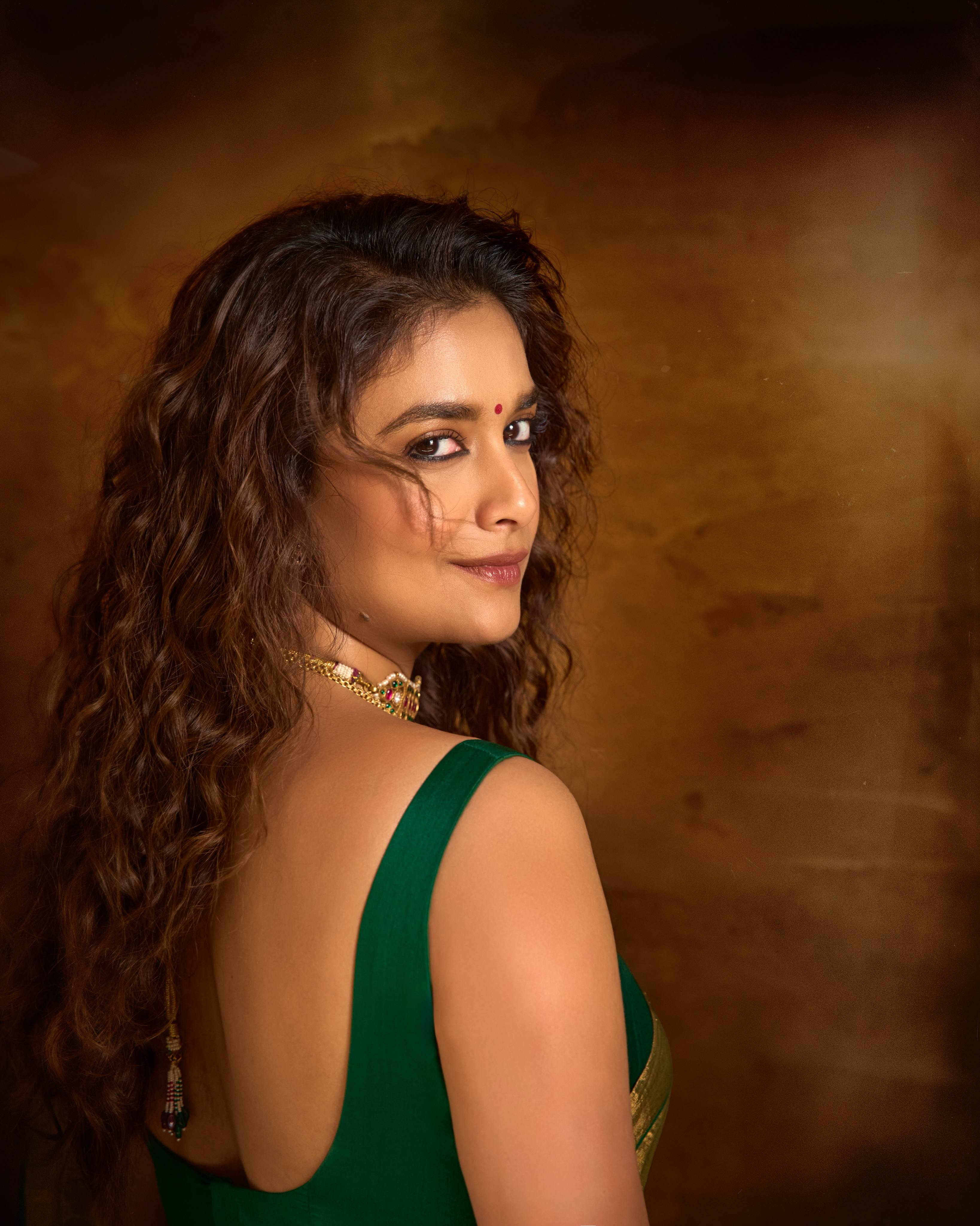 Keerthy Suresh Green Saree Looks for Akka Series