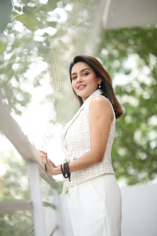 Mahima Nambiar Entry into Tollywood With Sree Vishnu Comrade Kalyan Movie