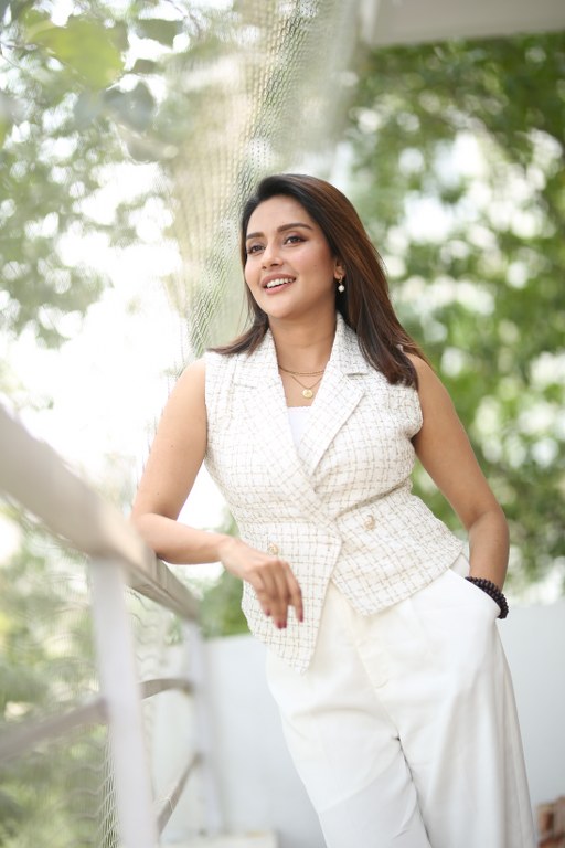 Mahima Nambiar Entry into Tollywood With Sree Vishnu Comrade Kalyan Movie