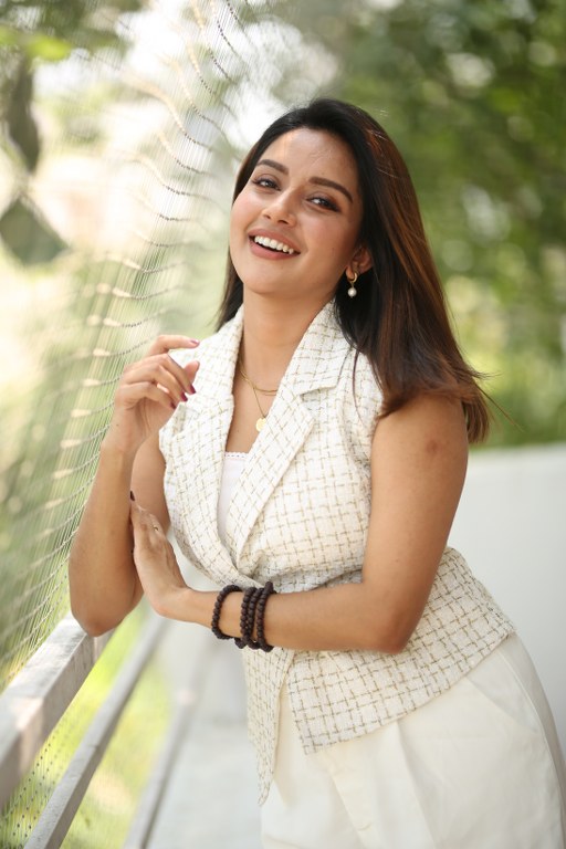 Mahima Nambiar Entry into Tollywood With Sree Vishnu Comrade Kalyan Movie