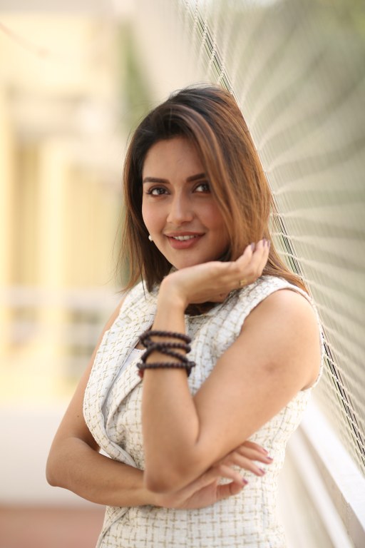 Mahima Nambiar Entry into Tollywood With Sree Vishnu Comrade Kalyan Movie