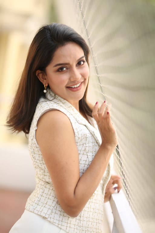 Mahima Nambiar Entry into Tollywood With Sree Vishnu Comrade Kalyan Movie