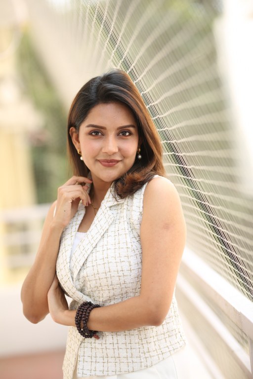 Mahima Nambiar Entry into Tollywood With Sree Vishnu Comrade Kalyan Movie
