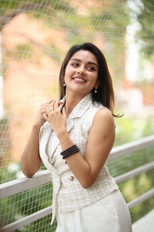 Mahima Nambiar Entry into Tollywood With Sree Vishnu Comrade Kalyan Movie