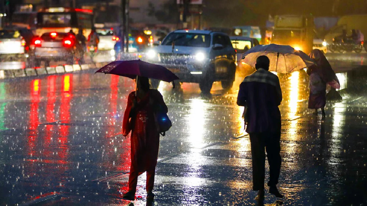 Telangana Rains: తెలంగాణలో మళ్లీ మారిన వాతావరణం.. రానున్న రెండు రోజులు వర్షాలు.. వాతావరణ శాఖ కీలక సూచనలు!