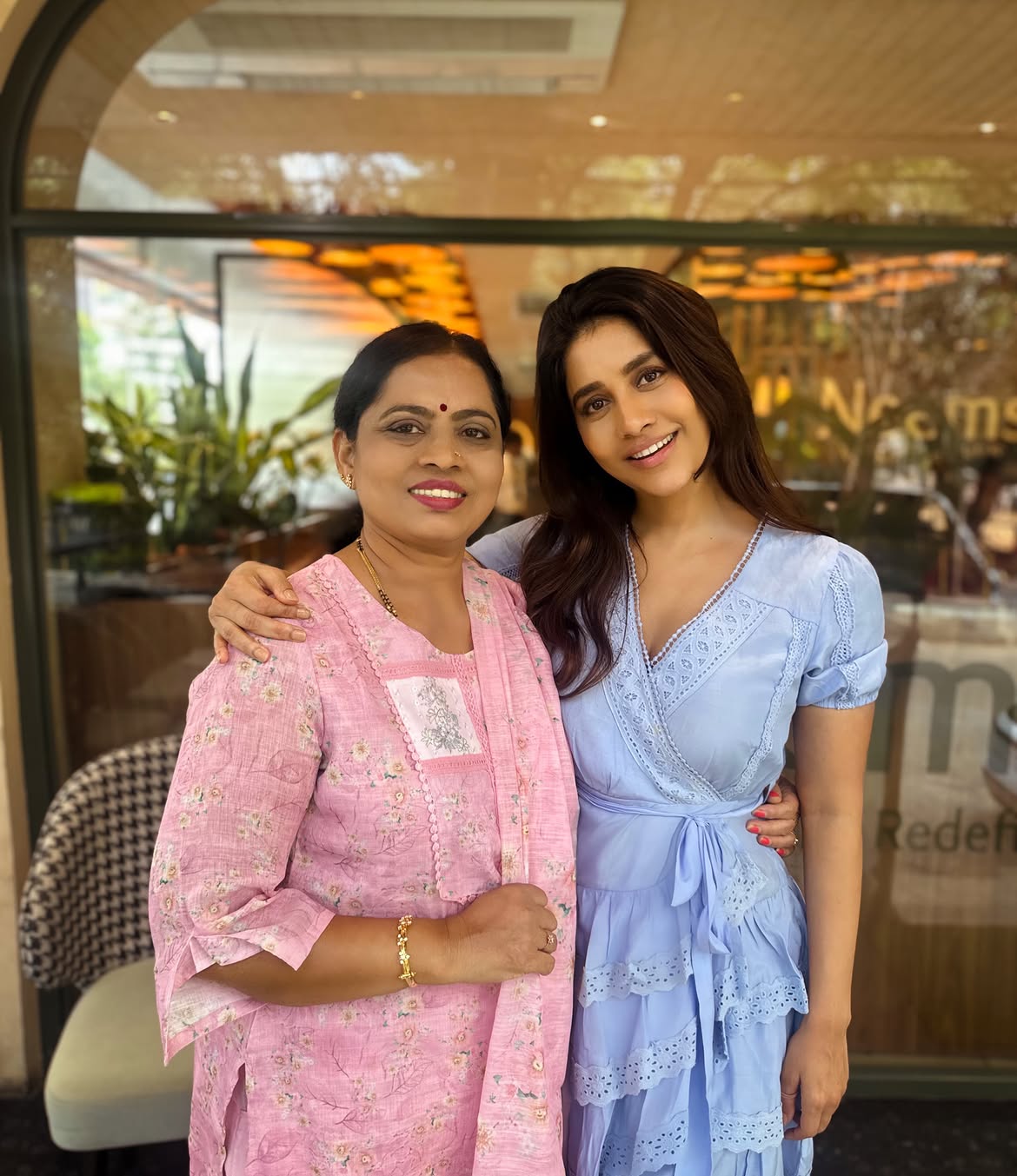 Nabha Natesh Celebrates her Mother Birthday