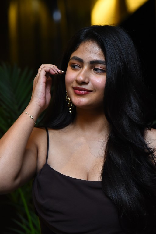 Thellakaagitham Actress Nakshatra Modern Looks