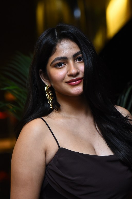 Thellakaagitham Actress Nakshatra Modern Looks
