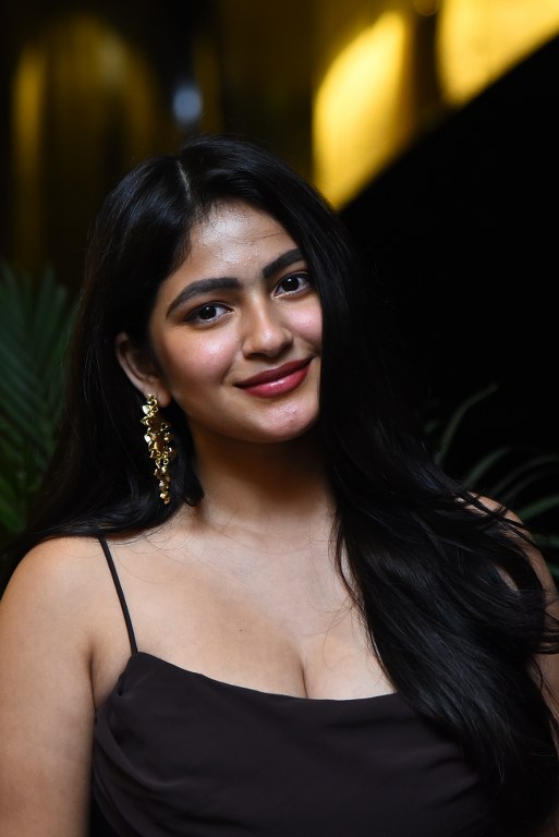 Thellakaagitham Actress Nakshatra Modern Looks