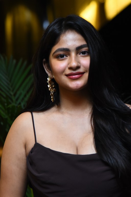 Thellakaagitham Actress Nakshatra Modern Looks