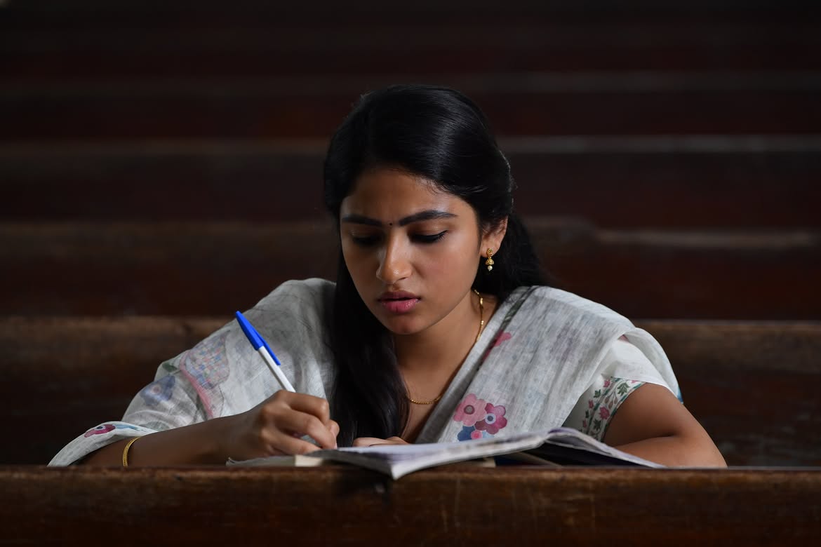 Nakshatra Shares Tella Kaagitham Working Stills