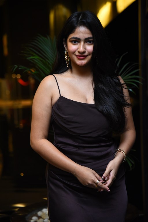 Thellakaagitham Actress Nakshatra Modern Looks