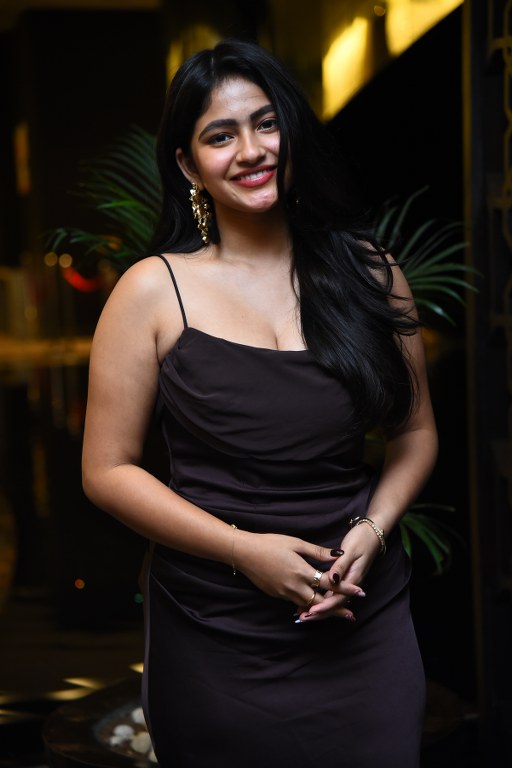 Thellakaagitham Actress Nakshatra Modern Looks