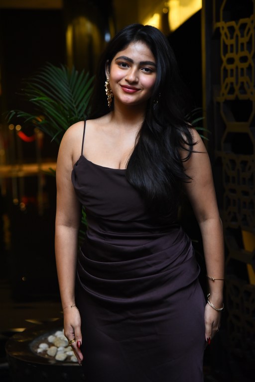 Thellakaagitham Actress Nakshatra Modern Looks