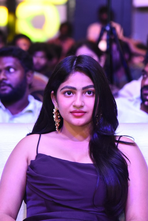 Thellakaagitham Actress Nakshatra Modern Looks