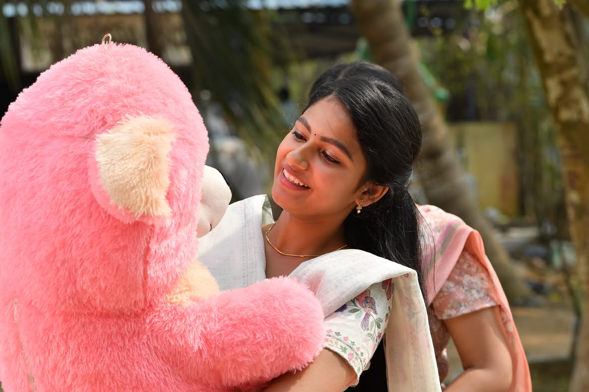 Nakshatra Shares Tella Kaagitham Working Stills