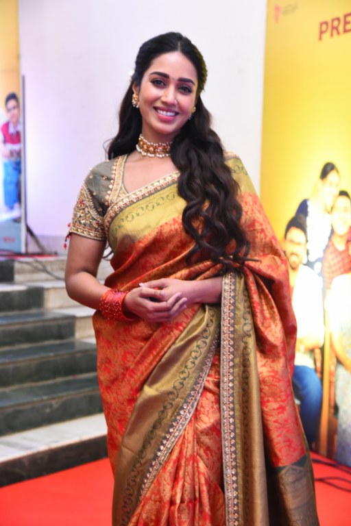 Nivetha Pethuraj Stunning Looks in Saree at Aadarsha Kutumbam Pre Release Event