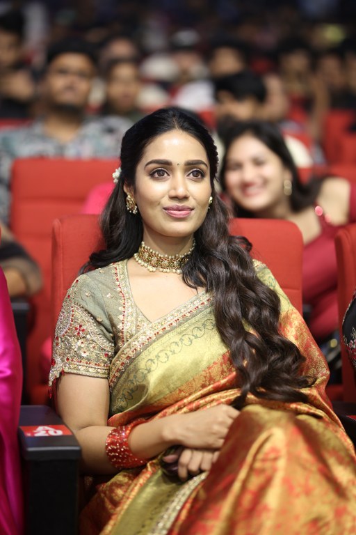 Nivetha Pethuraj Stunning Looks in Saree at Aadarsha Kutumbam Pre Release Event