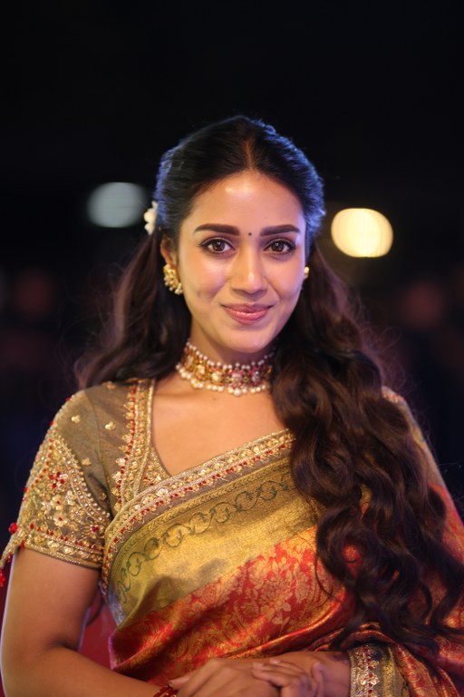 Nivetha Pethuraj Stunning Looks in Saree at Aadarsha Kutumbam Pre Release Event