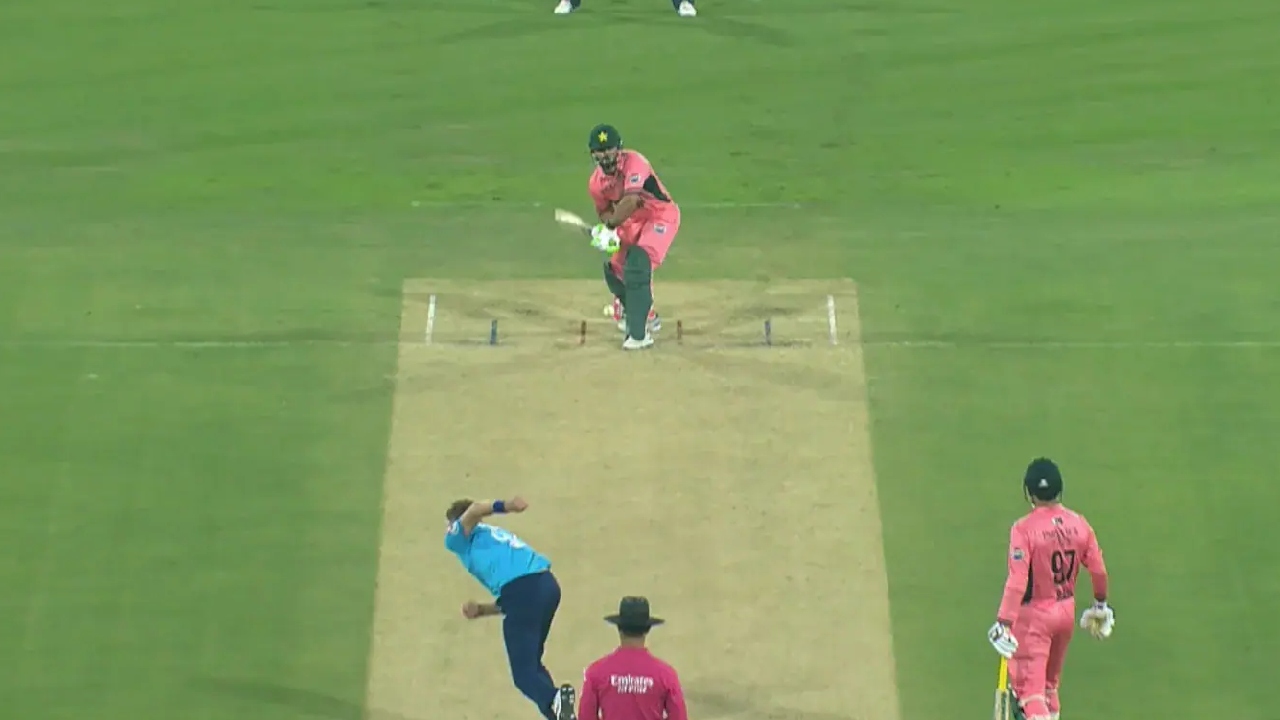 Shadab Khan : షాదాబ్‌ఖాన్ ఎల్బీడబ్ల్యూ.. ఇంగ్లాండ్‌ ‘గెలిచింది’.. అదిరిపోయే ట్విస్ట్.. చివ‌రికి పాక్ విజ‌యం..