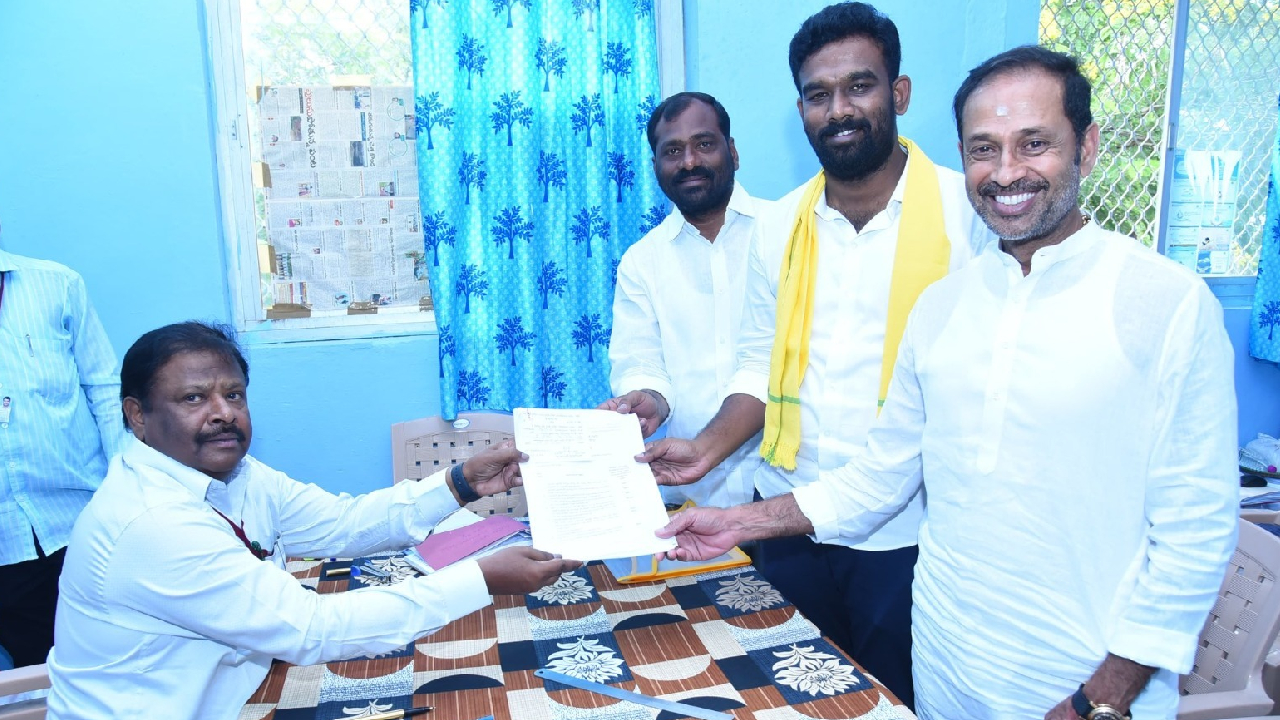 Paritala Sriram: జెడ్పీ ఛైర్మన్ బరిలో పరిటాల శ్రీరామ్.. నల్లచెరువు నుంచి నామినేషన్.. శ్రీ సత్యసాయి జిల్లాలో పొలిటికల్ హీట్