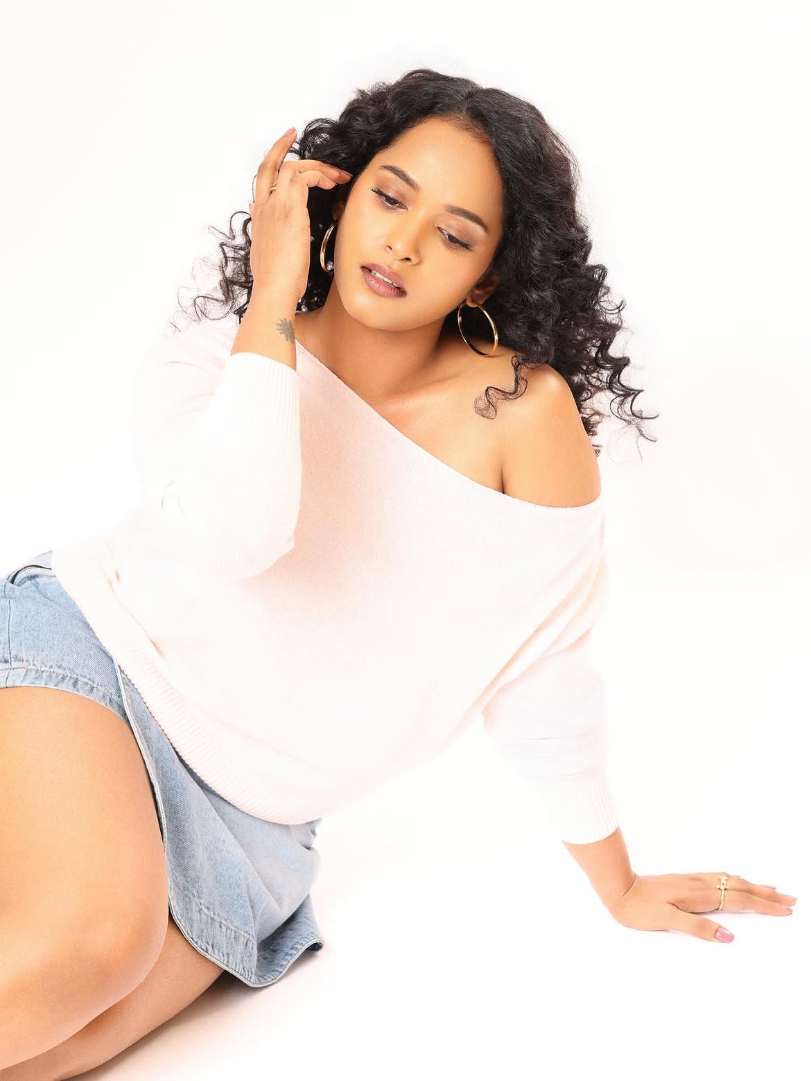 Pavani Karanam Sizzling Photos in Short Skirt