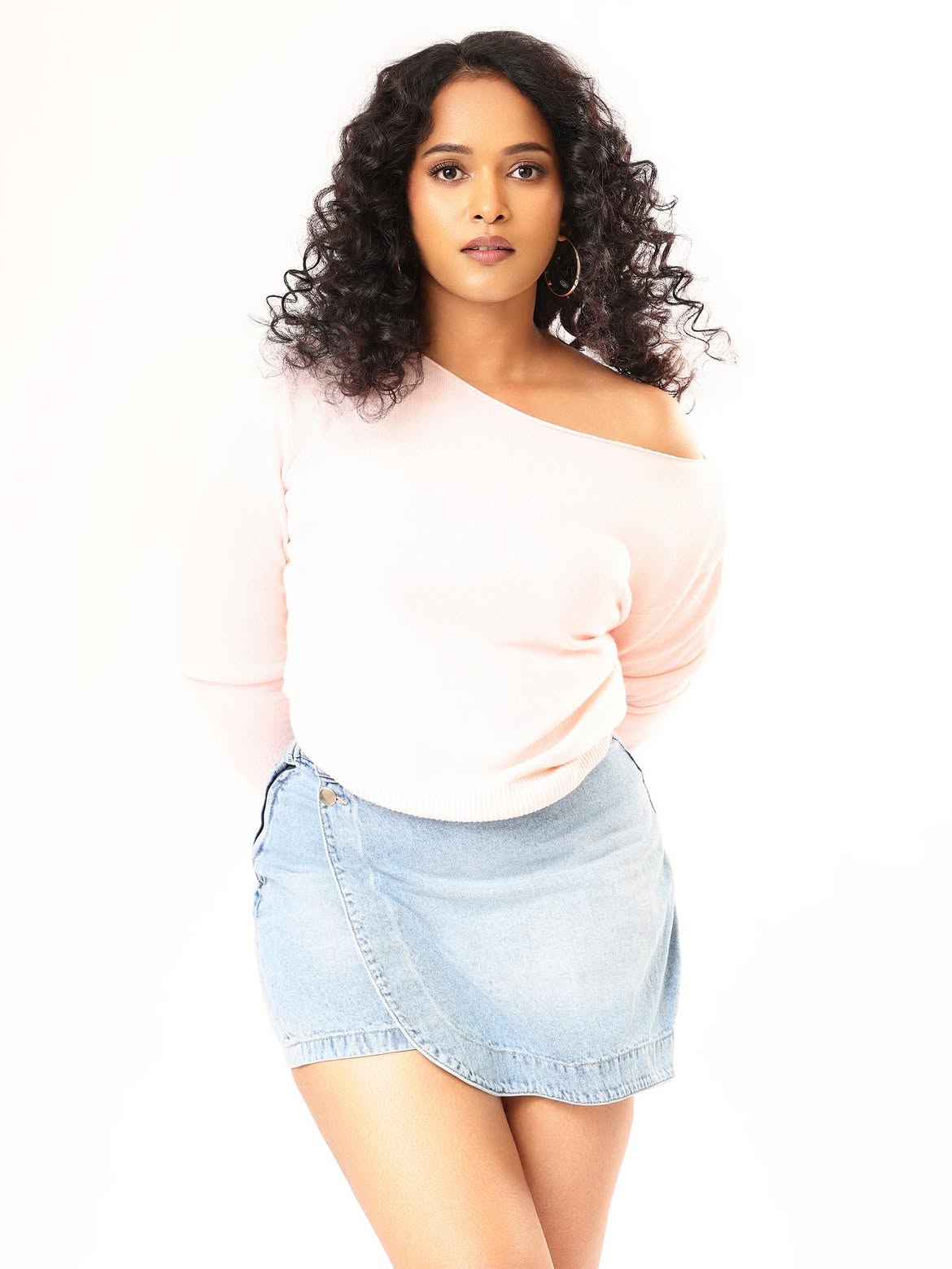 Pavani Karanam Sizzling Photos in Short Skirt
