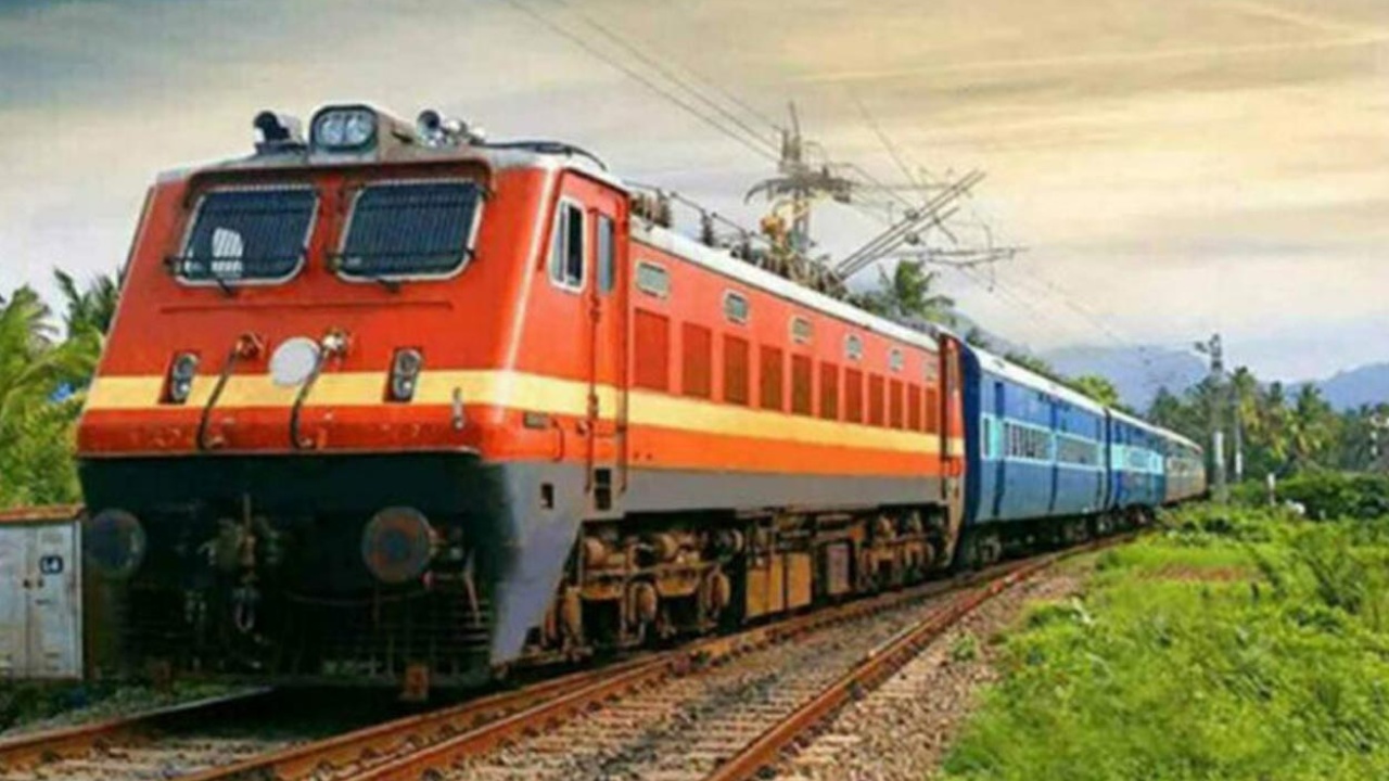 Special Trains : దసరా, దీపావళి వేళ ప్రయాణికులకు రైల్వేశాఖ గుడ్‌న్యూస్.. ఈ ప్రాంతాల మధ్య ప్రత్యేక రైళ్లు