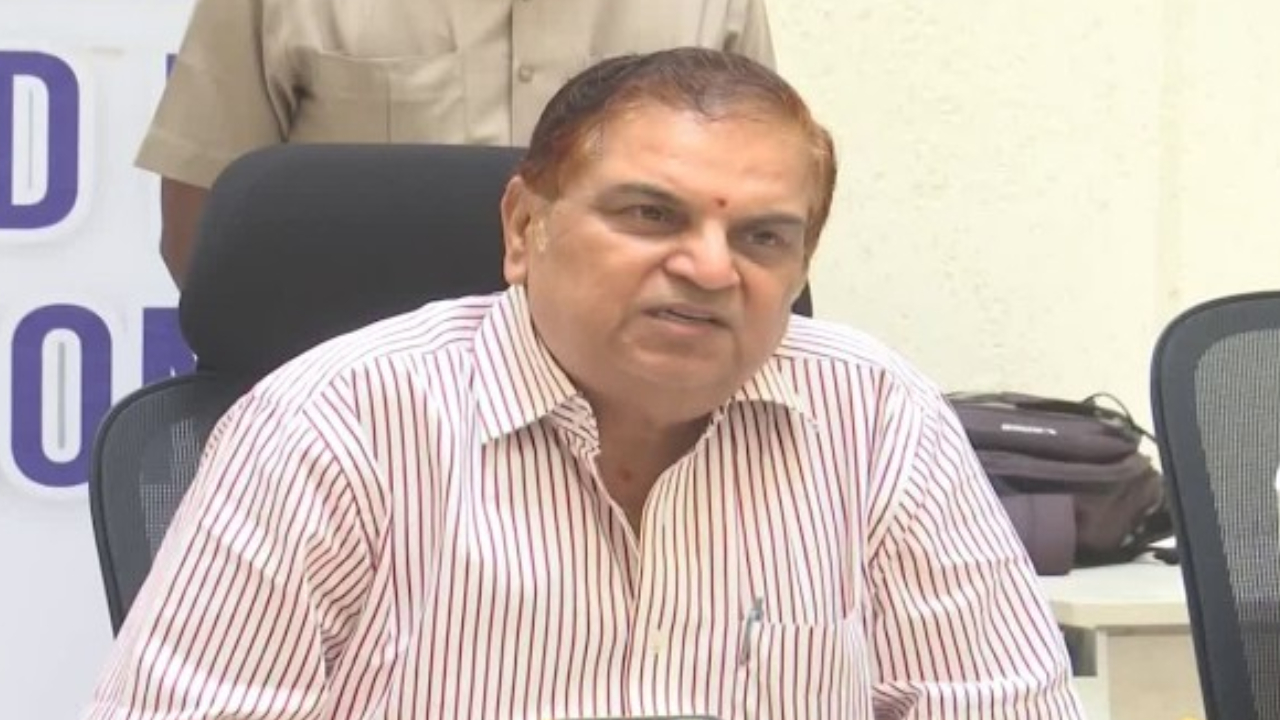 Anil Chandra Punetha: బ్యాలెట్ పేపర్లతోనే ఏపీ స్థానిక పోరు.. న్యూ నోటిఫికేషన్‌కు సర్వం సిద్ధం.. ఎస్ఈసీ పునేఠా కీలక ఆదేశాలు