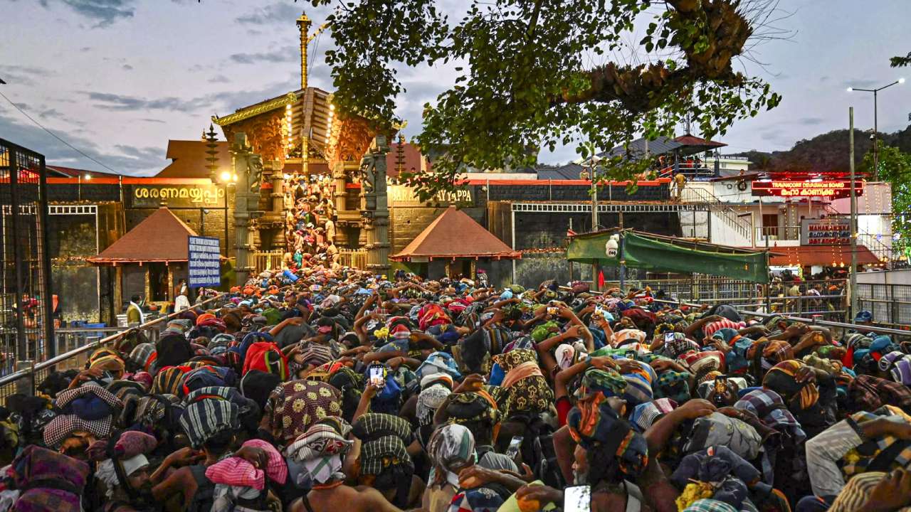 Sabarimala: శబరిమల యాత్రకు సిద్ధమవుతున్న కేరళ.. డ్రోన్స్ తో ప్రత్యేక నిఘా.. కలెక్టర్ కీలక ఆదేశాలు!