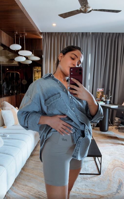 Samantha Exercise with 9th Month Baby Bump