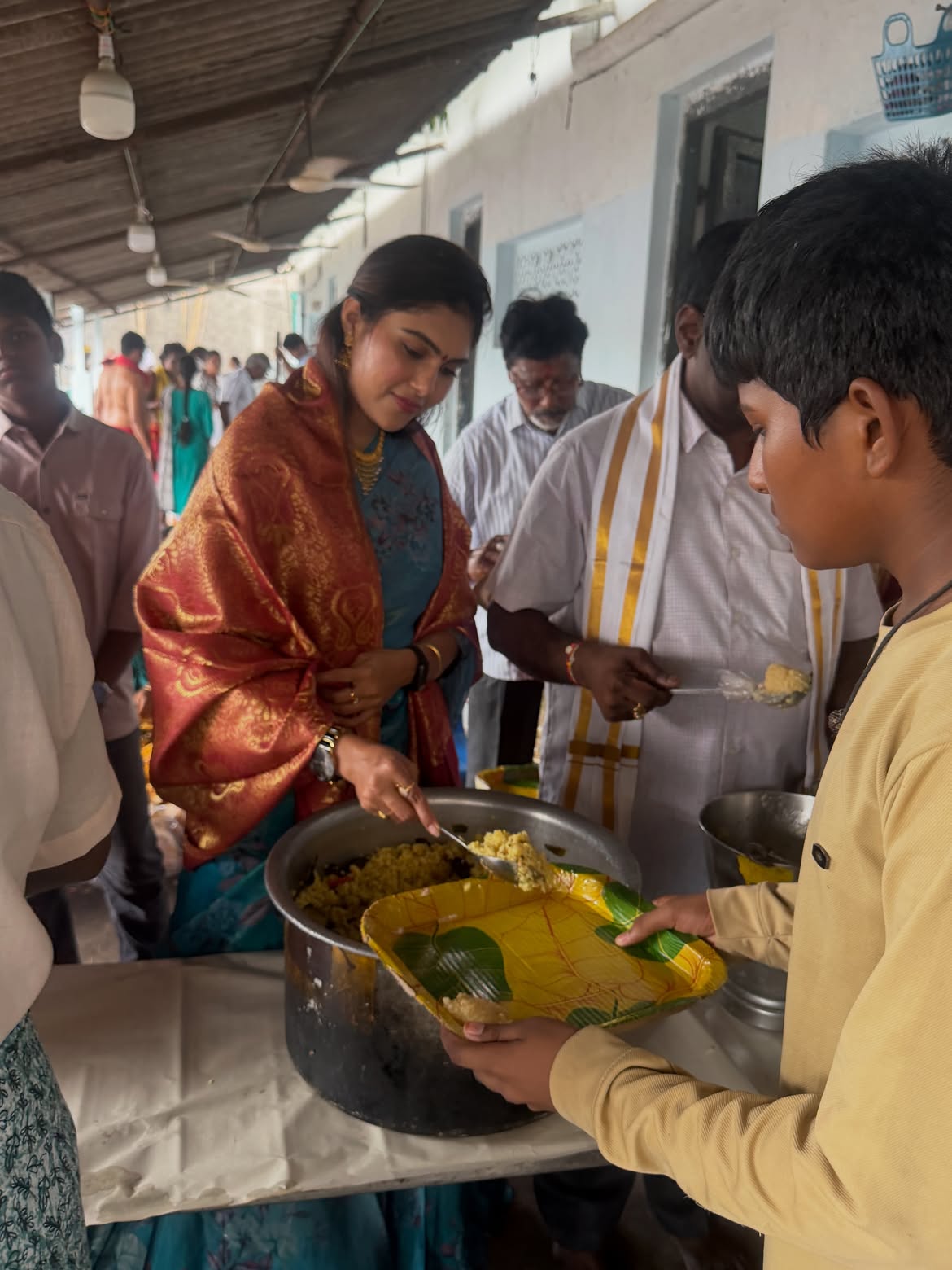 Jabardasth Satya Sri Visits Nidadavolu Kota Sattemma Thalli Temple