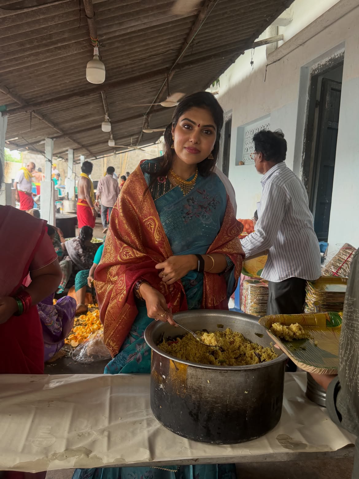 Jabardasth Satya Sri Visits Nidadavolu Kota Sattemma Thalli Temple