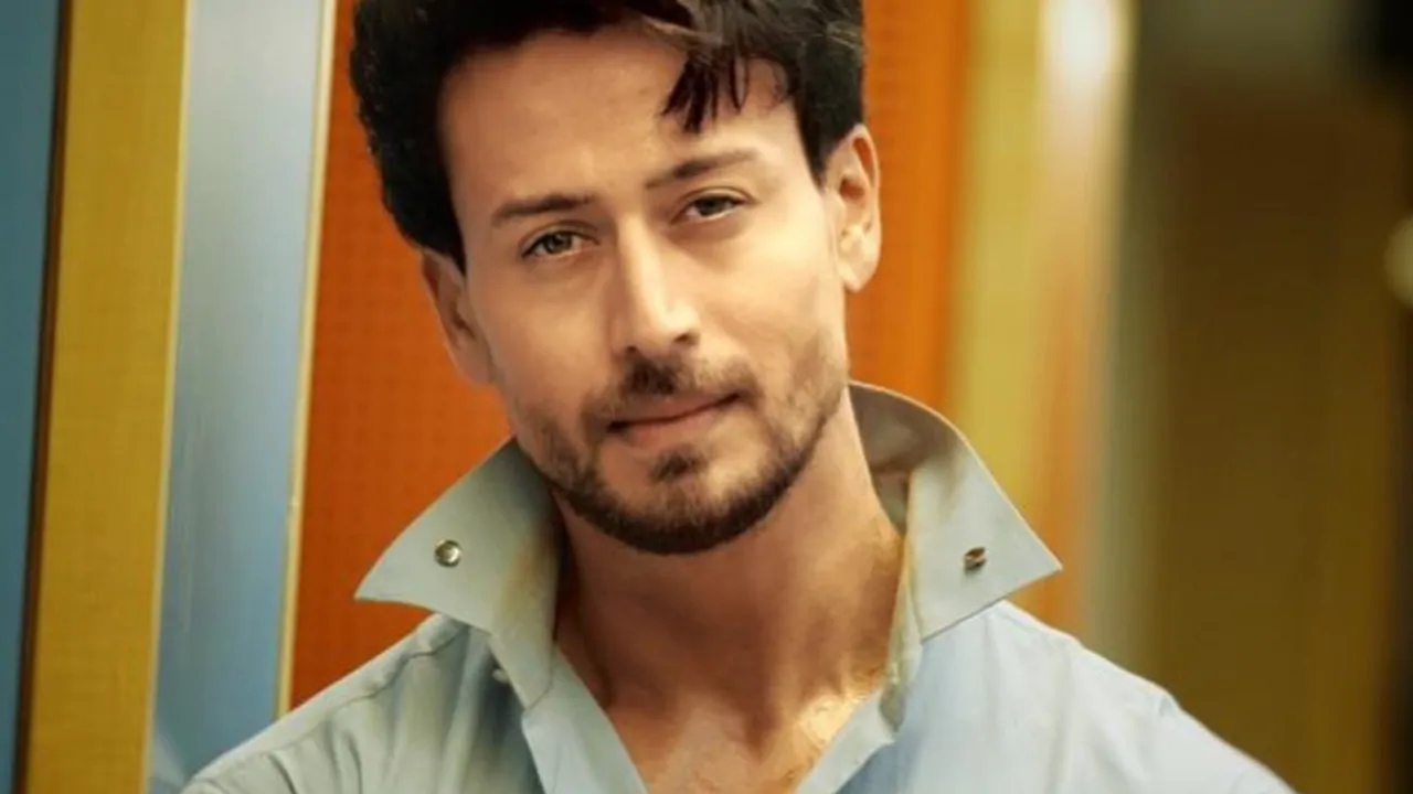 Actor Tiger Shroff : నటుడు టైగర్ ష్రాఫ్‌పై కాల్పులు.. తృటిలో తప్పిన ప్రమాదం.. డ్రైవర్‌కు గాయాలు.. ముంబైలో అసలేం జరిగింది?