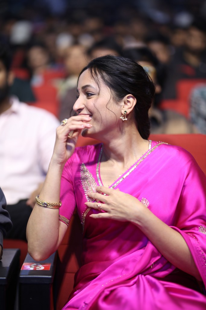 Srinidhi Shetty Shines in Pink Saree