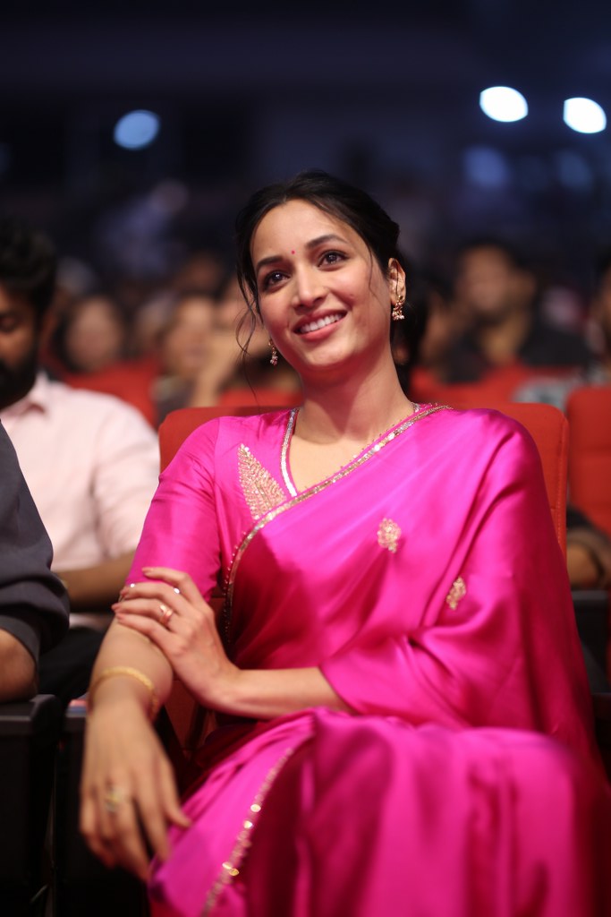 Srinidhi Shetty Shines in Pink Saree