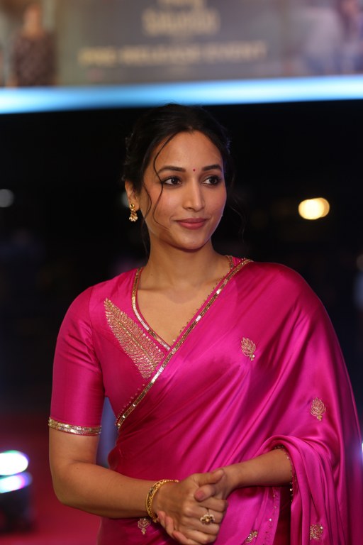 Srinidhi Shetty Shines in Pink Saree