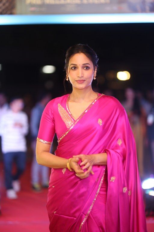 Srinidhi Shetty Shines in Pink Saree