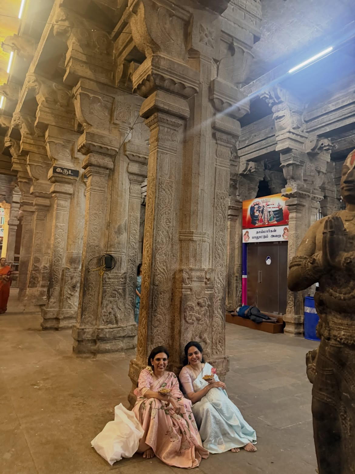 Singer Sunitha Visits Tamilnadu Temples