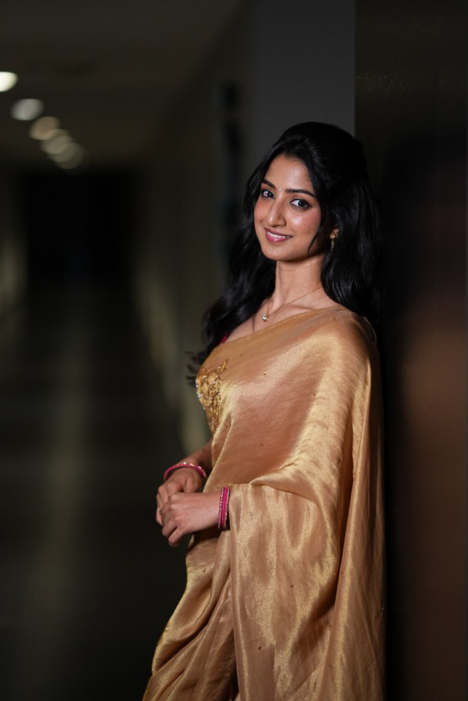 Sushmita Shetty Shines in Gold Saree