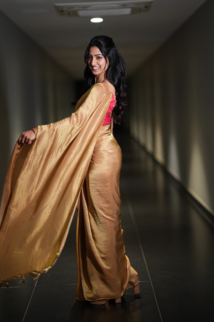 Sushmita Shetty Shines in Gold Saree