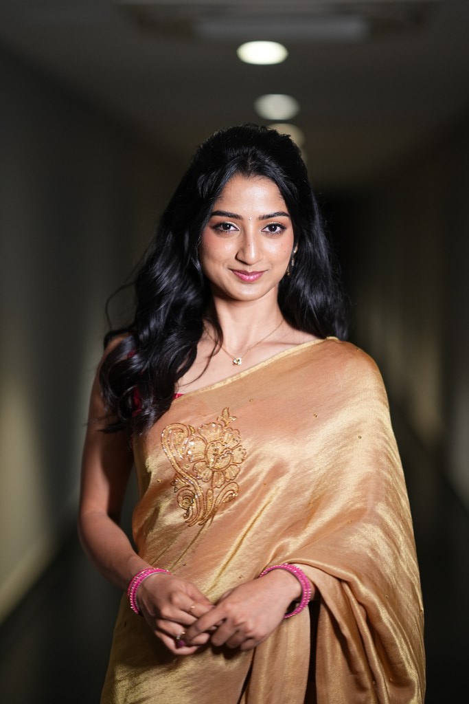 Sushmita Shetty Shines in Gold Saree