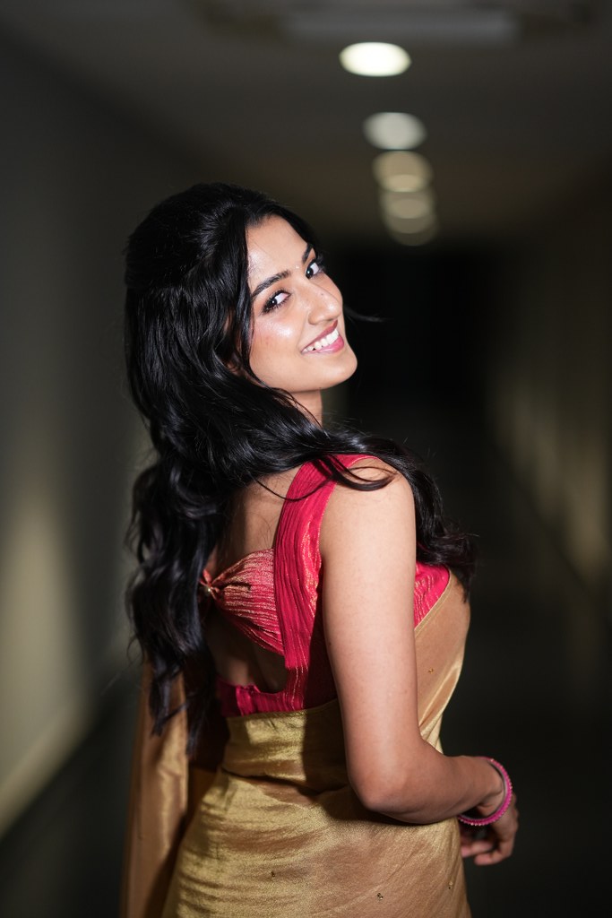 Sushmita Shetty Shines in Gold Saree