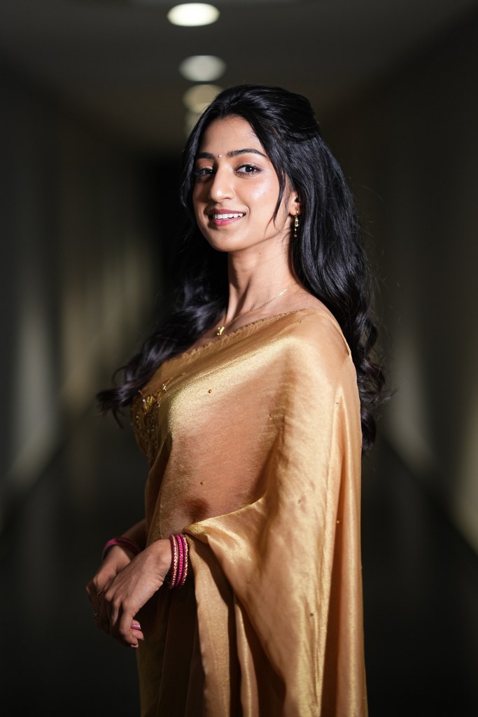 Sushmita Shetty Shines in Gold Saree