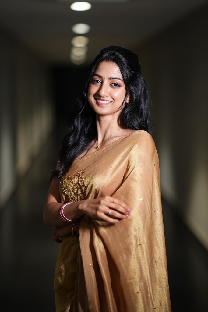Sushmita Shetty Shines in Gold Saree