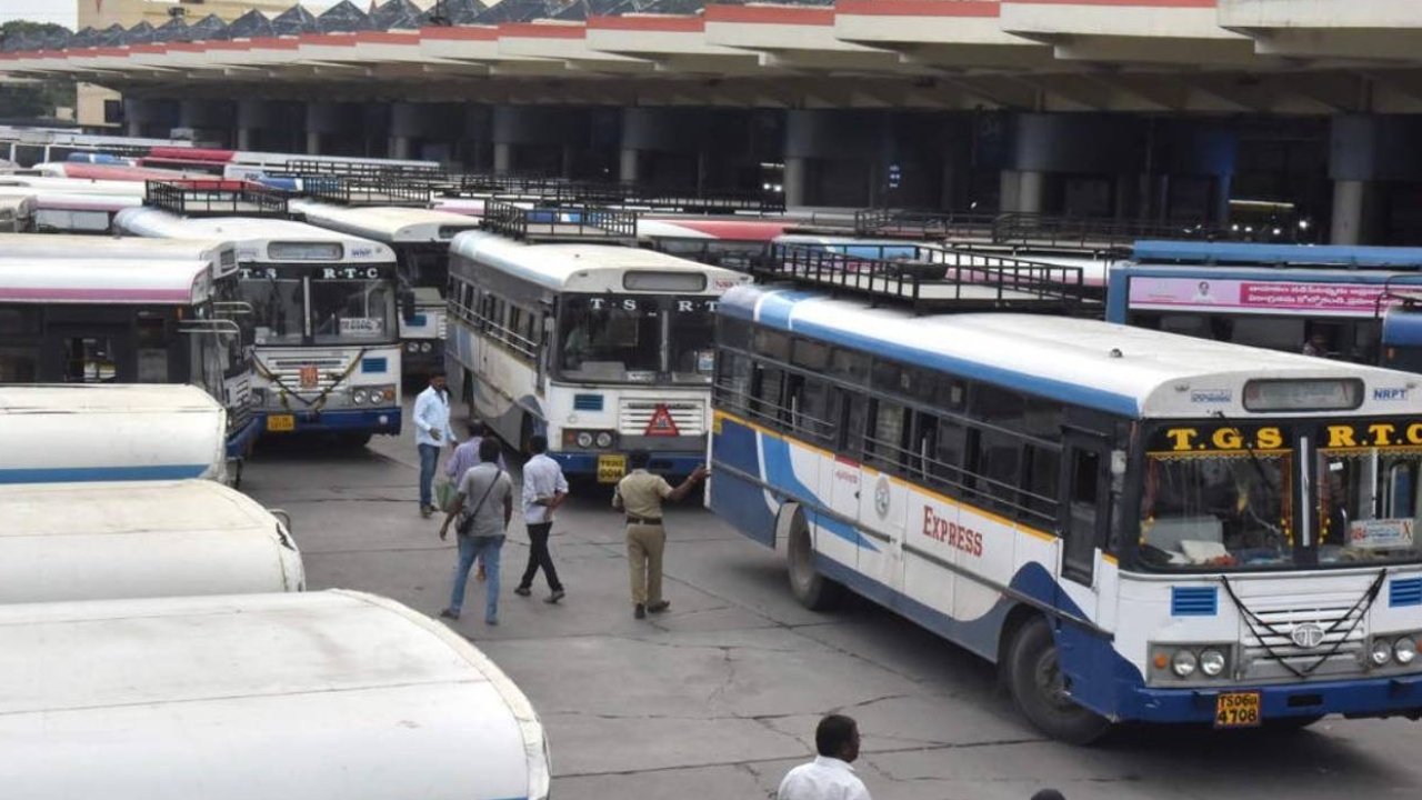 TGSRTC Special Buses : దసరాకు ఊరెళ్లేవారికి గుడ్‌న్యూస్.. టీజీఎస్ఆర్టీసీ 7వేల స్పెషల్ బస్సులు.. ఫుల్ డీటెయిల్స్..