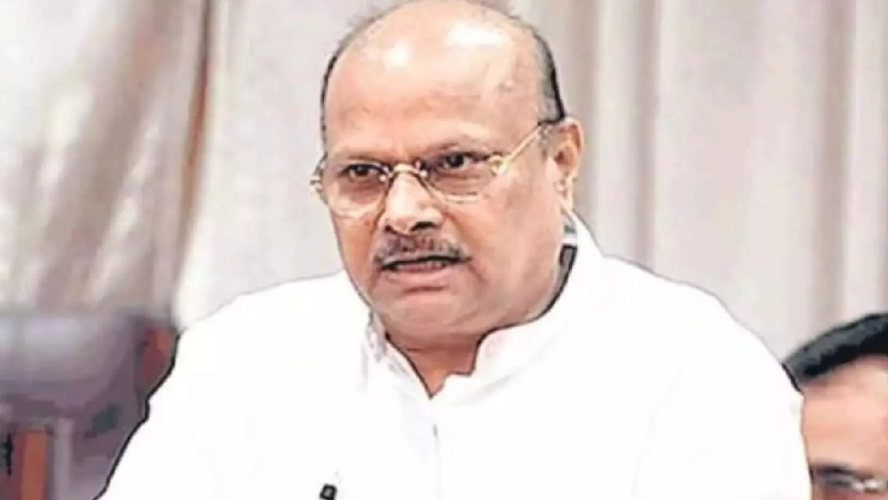 Yanamala Ramakrishnudu: టీడీపీ సీనియర్ నేత యనమల రామకృష్ణుడుకు అస్వస్థత.. కాకినాడ ఆస్పత్రికి తరలింపు