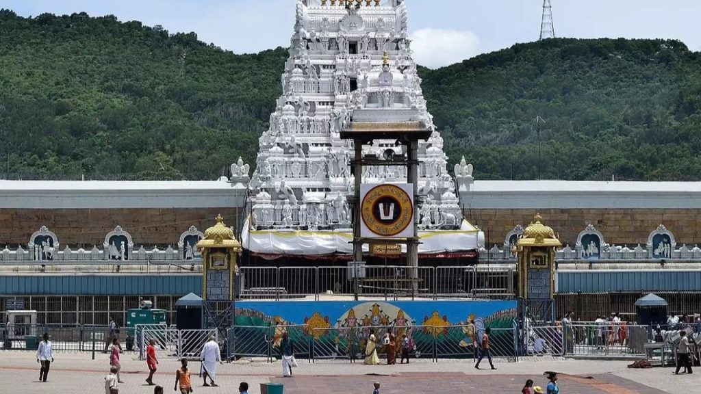 Tirumala Letters: తిరుమల వెళ్లే భక్తులకు బిగ్ అలర్ట్.. డిసెంబర్ వరకు సిఫార్సు లేఖలు స్వీకరించరు.. కారణమిదే..